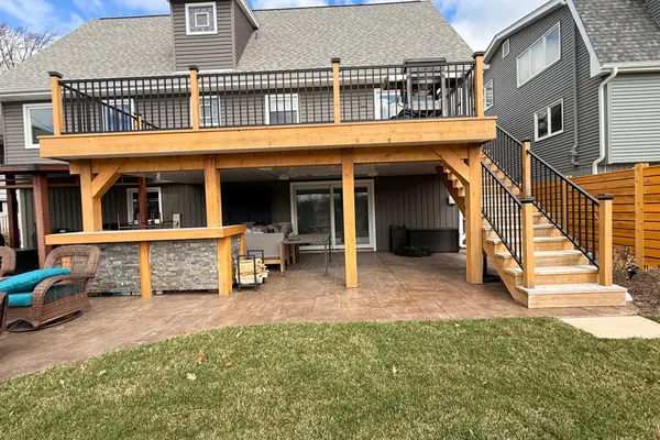 Villa Park deck before deck sealing